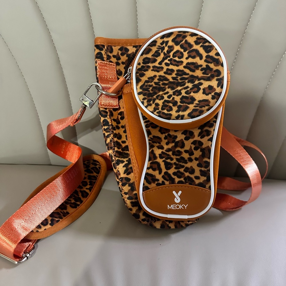 Meoky leopard tumbler bag